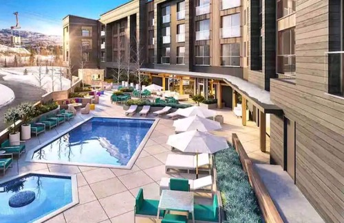 Park City Condo | Ski-in/Ski-out Modern 1 bedroom- Pool, Hot Tub, Gym
