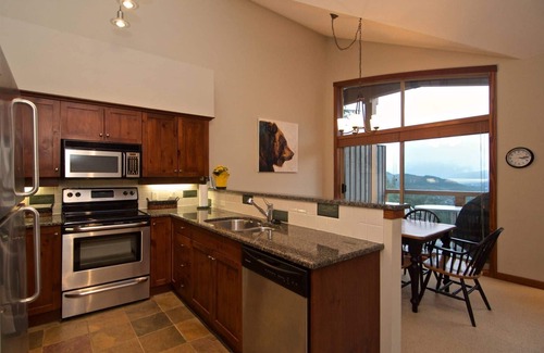 Nordic Estates House | Ski in/Ski out Mountain Views! Spectacular VIEWS, 3 level executive townhouse, FREE parking