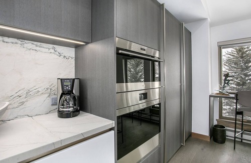 Vail Condo | Ski-In Ski-Out Northwoods Condo Willow 414-Private Gated Community