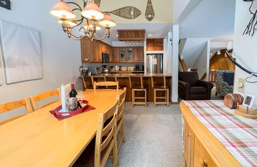 Bartlett House | Ski-in/Ski-out Slopeside Attitash Family Home ⛷