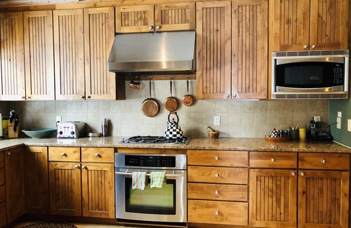 Stowe Area House | Ski In & Ski Out - Slopeslide in Stowe