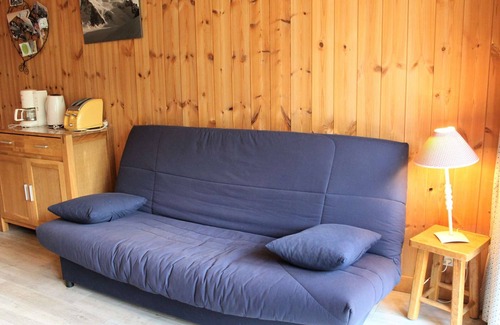 Les Claux Apartment | Ski-In/Ski-Out Studio in Vars Les Claux – Sleeps 5, Balcony, Prime Location