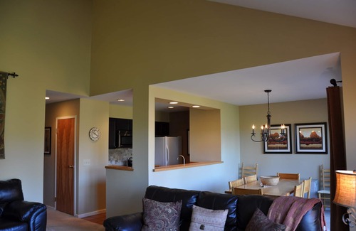 Warren Condo | Ski-In/Ski-Out, Top Floor Sugarbush Condo (Snow Creek)