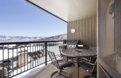 Snowmass Village Condo | Ski-In/Ski-Out Getaway! Scenic Winter Views, Balcony, Hot Tub, Cozy Fireplace & Easy Elevator Access