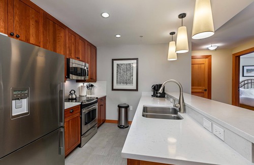 Snowmass Village Condo | Ski-In/Ski-Out 2BR Top floor In Capitol Peak Lodge