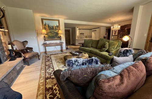 Crested Butte Condo | Ski In/Ski Out "WestWall Lodge" A102 Luxury Mountain Accommodation