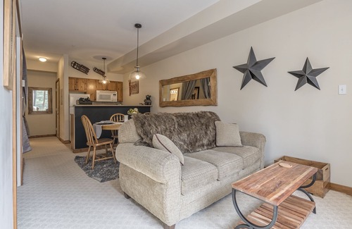 Silver Star Mountain Condo | Ski right from your door in this bright, ground level condo at Creekside