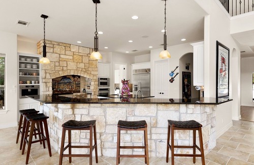 Oak Shores On Lake Austin House | Ski Shore Shak: Waterfront + Private Boat Dock