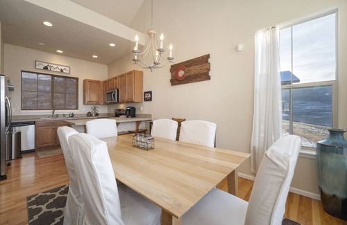 Grand Lake House | Ski-side townhouse w/hot tub & views