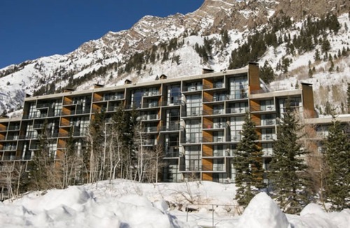 Salt Lake Mountain Resorts Condo | Ski Snowbird! Iron Blosam Efficiency Unit - Across the Street from Wilbere Lift