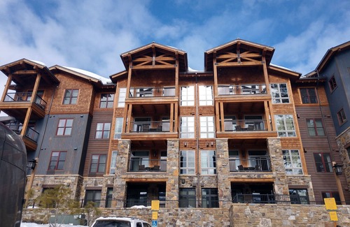 Truckee Condo | Ski, stay and play at Hyatt's Northstar Lodge! Stay for the week - get 15% off!