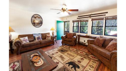 Red River Apartment | Ski View 09 Southern Comfort - On Main Street - WiFi - Cable - Fireplace - Trailer Parking In Back - Patio with Gas Grill