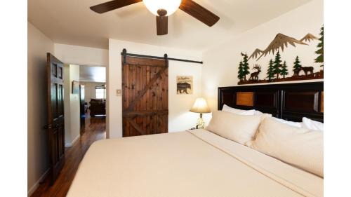 Red River Apartment | Ski View 09 Southern Comfort - On Main Street - WiFi - Cable - Fireplace - Trailer Parking In Back - Patio with Gas Grill