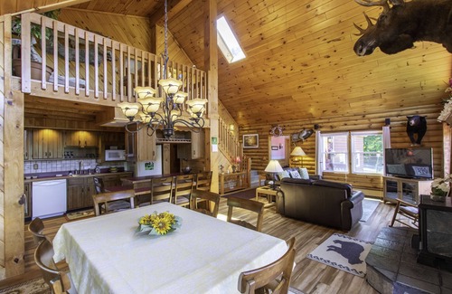 Danby Cabin | ❄️ Ski Weeks Available! Book Now! ❄️