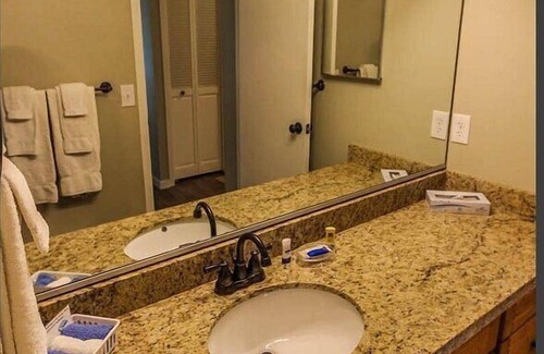 North Park City Cabin | Skiers Lodge 1Bdr 1Bath Sleeps 4, Park City, UT 12/27/24-1/3/25 New Year Holiday