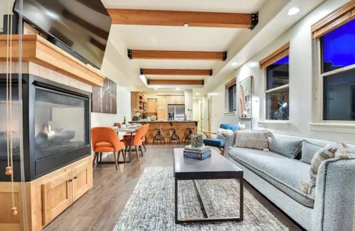 Kimball Junction House | skiNewpark33: Walkable w/View, Deck, Hot Tub, Garage