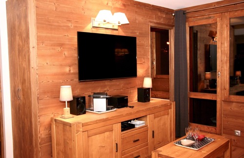 Meribel-Mottaret Apartment | SKIS BY THE FEET- 2 ROOM/CABIN - DONE AGAIN - HIGH SPEED WIFI -CALME AND CLEAR VIEW