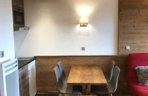 Meribel-Mottaret Apartment | SKIS ON FOOTS-WIFI- GARAGE (optional) -NICE VIEW-2 ROOMS