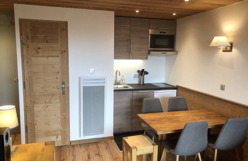 Meribel-Mottaret Apartment | SKIS ON FOOTS-WIFI- GARAGE (optional) -NICE VIEW-2 ROOMS