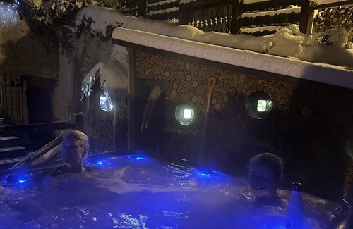 Villaroger Ski Chalet | SKIVILLAROGER - LES ARCS CHALET - 4 ENSUITE BEDROOMS OUTDOOR HOT TUB & TERRACE