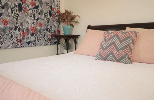West End Hotel | Skolfield Inn, Parking, Self-check-in, Garden 4