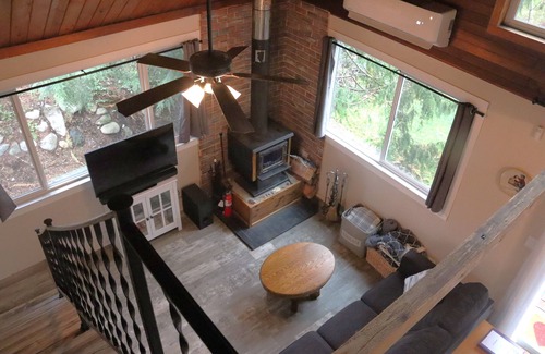 May Creek Cabin | Sky Creek Cabin; fire pit, mountain views, and hot tub under the stars.