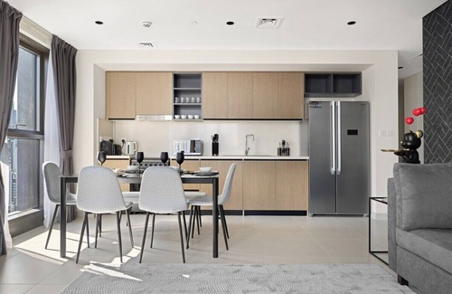 Downtown Dubai Apartment | Sky-High Central Dubai Gem: Burj & Fountain View