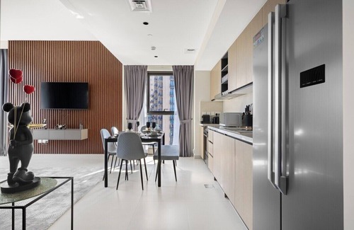 Downtown Dubai Apartment | Sky-High Central Dubai Gem: Burj & Fountain View