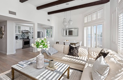 Beverly Grove Condo | Sky-high Luxury Penthouse in Los Angeles