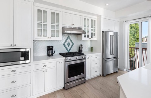 Beverly Grove Condo | Sky-high Luxury Penthouse in Los Angeles