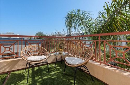 Beverly Grove Condo | Sky-high Luxury Penthouse in Los Angeles