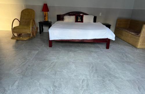 East Ham Tien Beach Bed & Breakfast | Sky Home