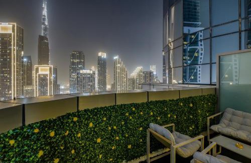 Downtown Dubai Apartment | Sky Pool Gem with Iconic Burj Khalifa Views 3Br apartment in Paramount Hotel Midtown