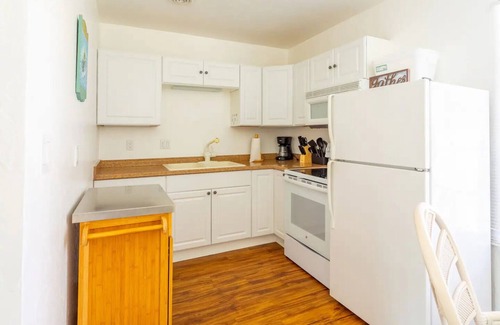 Bay Isle House | Sky Spacious Bungalow walking distance from beach!Name Sky Side A