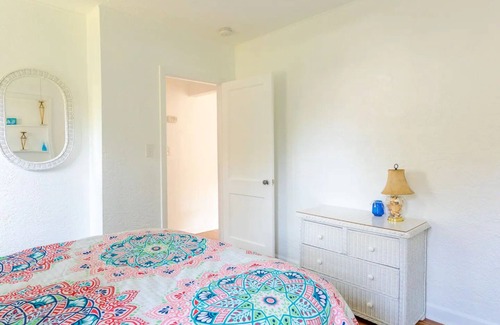 Bay Isle House | Sky Spacious Bungalow walking distance from beach!Name Sky Side A