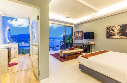 Patong Resort | Sky Suites with Balcony (007)