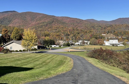 Waynesville House | Sky View Mountain Getaway