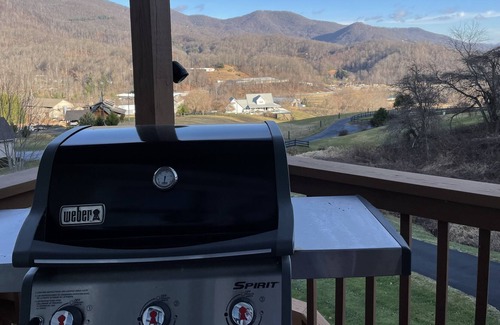 Waynesville House | Sky View Mountain Getaway