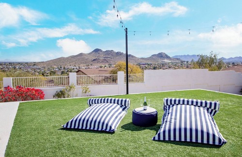 Paradise Valley Village Villa | Sky Villa Paradise: Sleep in the Clouds w/Heated Pool, Putting, Gym