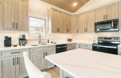 McHenry House | Sky Watcher Chalet 215 Fairgate