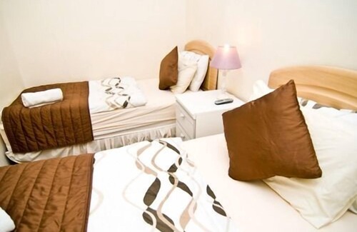 Heston Central House | Skylark B&B