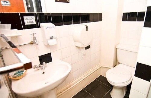 Heston Central House | Skylark B&B