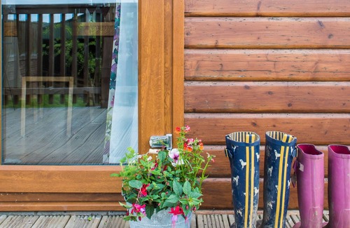 Cupar House | Skylark Lodge with Hot Tub near Cupar, Fife