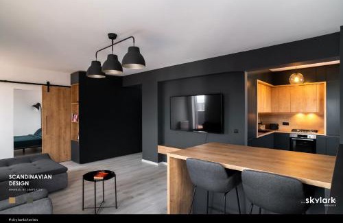 Brasov Apartment | Skylark - Manhattan Penthouse with Jacuzzi & Panoramic View