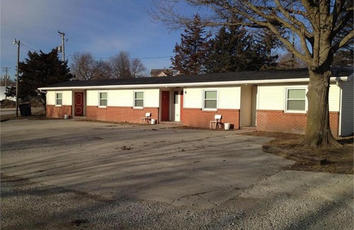 Bedford Hotel | Skylark Motel by OYO