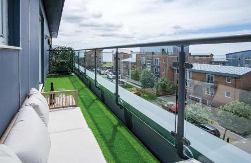 Llanelli Apartment | Skyline Duplex Penthouse - 3 Bedroom - Llanelli