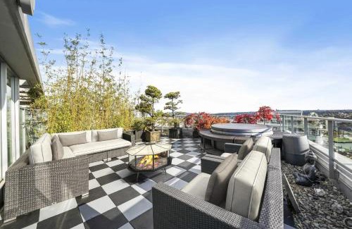 Crosstown House | Skyline Hideaway