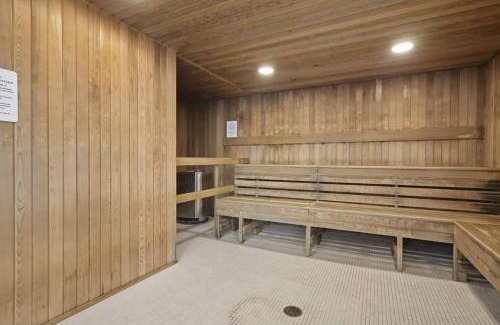 Crosstown House | Skyline Hideaway