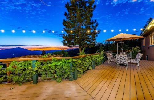 Oakhurst House | Skyline Lodge- 5 bedrooms with stunning views
