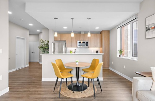West New York Apartment | Skyline Of City View + King Bed +Parking